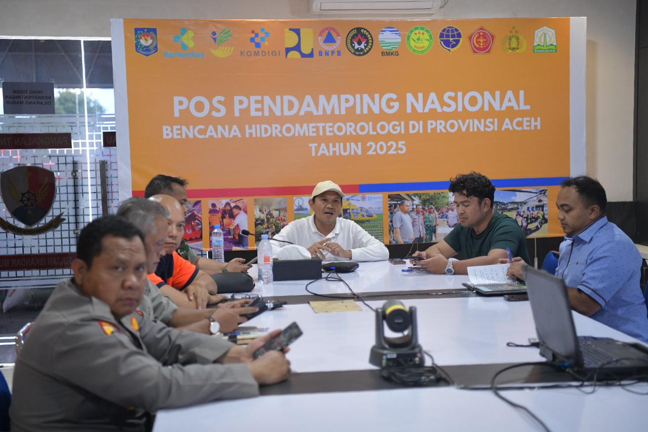 Wakil Gubnernur Aceh, Fadhlullah, SE melakukan rapat secara virtual dengan Bupati Walikota di daerah yang terdampak Banjir, di Pos Pendampingan Lanud SIM, Minggu, 14 Desember 2025