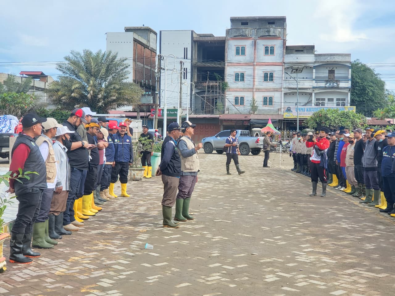 Kadis Syariat Islam Pimpin 52 Relawan DSI Aceh Gotong Royong di Aceh Utara Pasca Bencana