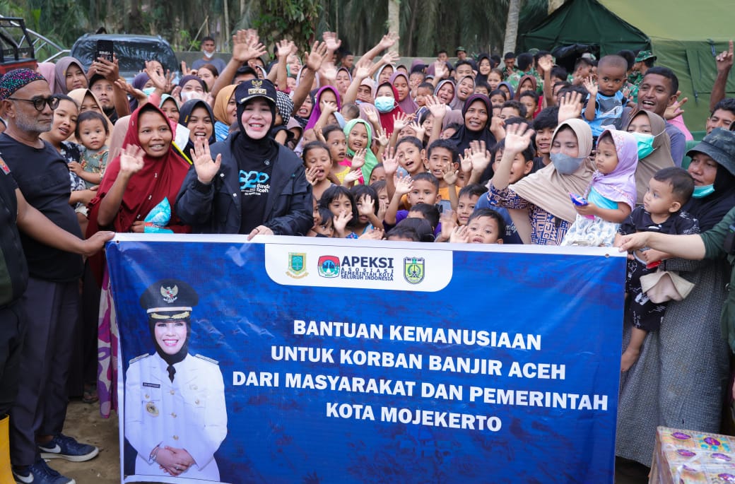 Wali kota Illiza untuk yang kedua kalinya itu, buka hanya mengemban misi menghantarkan bantuan saja, namun juga memulihkan masa depan pendidikan daerah tersebut,
Bukan tanpa alasan, orang nomor satu di Kota Banda Aceh saat tiba di Aceh Tamiang, Minggu,(4/1/2026)