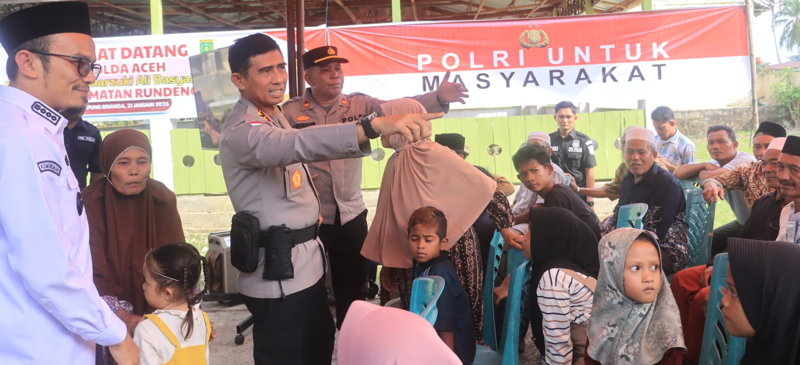 Irjen Pol. Drs. Marzuki Ali Basyah melaksanakan kunjungan kerja ke Kota Subulussalam dalam rangka penyaluran bantuan pasca bencana banjir, kegiatan bakti sosial, serta trauma healing bagi masyarakat terdampak, Rabu, (21/01/2026).