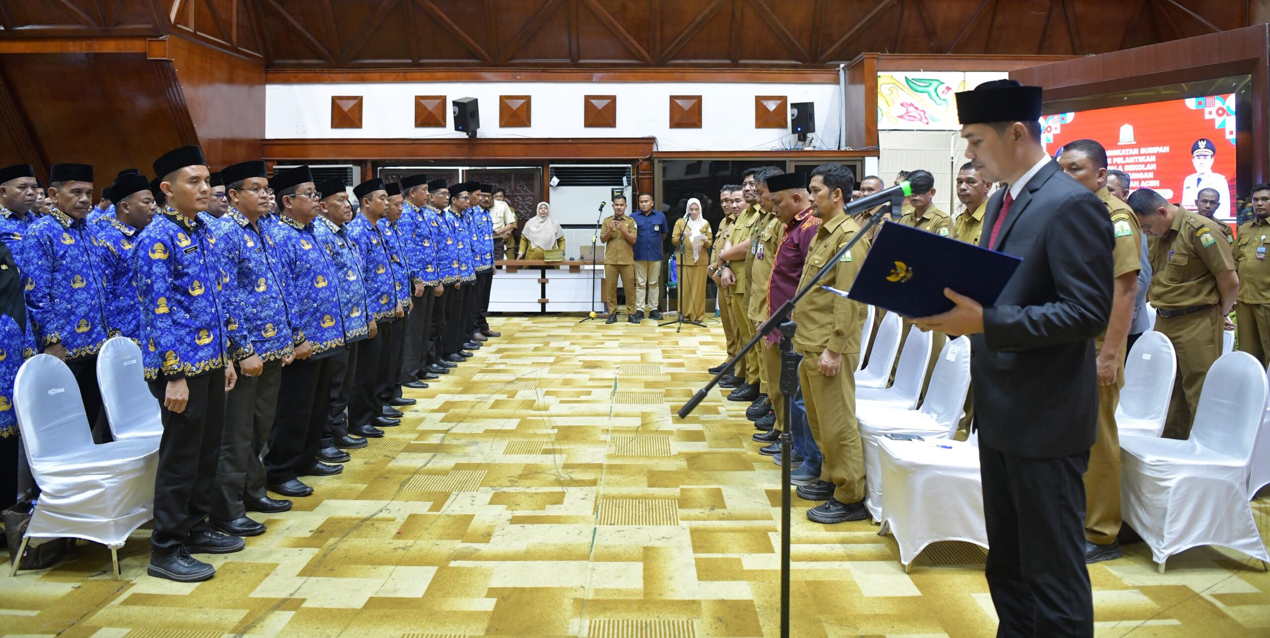 Sekretaris Daerah Aceh, M. Nasir, S.IP, MPA melantik Kepala sekolah Di Lingkungan pemerintah Aceh di Anjong Mon Mata, Senin, 26/01/2026
