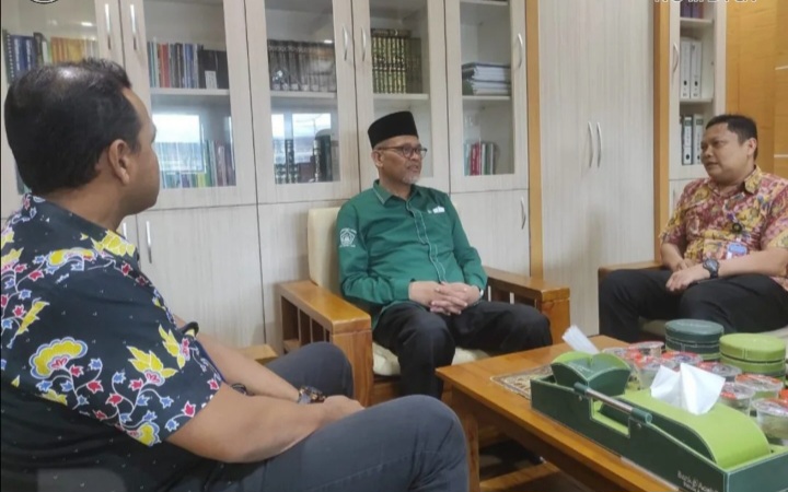 Disdukcapil Kota Banda Aceh, Heru Triwijanarko, mengumumkan inovasi terbaru: warga kota yang menikah di tiga masjid besar akan langsung mendapatkan KTP elektronik (KTP-el) dan Kartu Keluarga (KK) baru ,pada Sabtu, (10/01/2026).