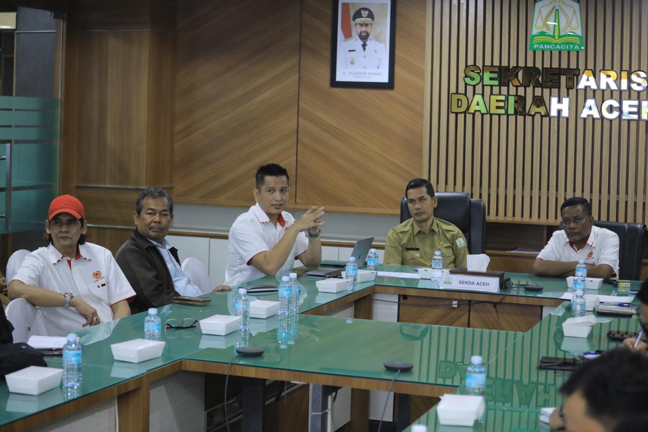 Sekda Aceh, M. Nasir, S.IP, MPA di dampingi asisten & SKPA Terkait menerima silaturrahmi dari Ketua KONI Aceh Saiful Bahri  beserta jajaran pengurus KONI di Ruang Rapat Sekda, Selasa, (03/02/2026).