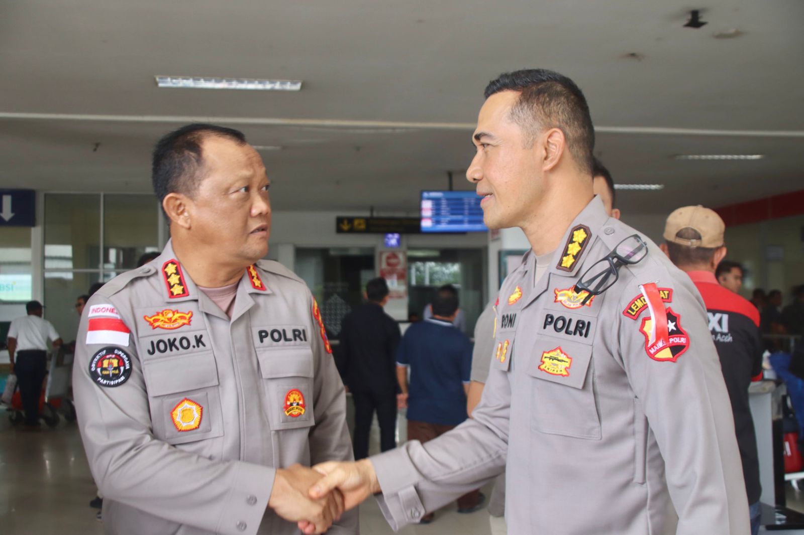 Mahasiswa STIK yang tiba melalui Bandara SIM disambut Wakapolda Aceh Brigjen Pol.Ari Wahyu Widodo, S. I. K, didampingi Irwasda, Karo SDM dan Kabid Humas Polda Aceh.
Kabid Humas Polda Aceh Kombes Pol. Joko Krisdiyanto, S.I.K., senin (9/2/2026).