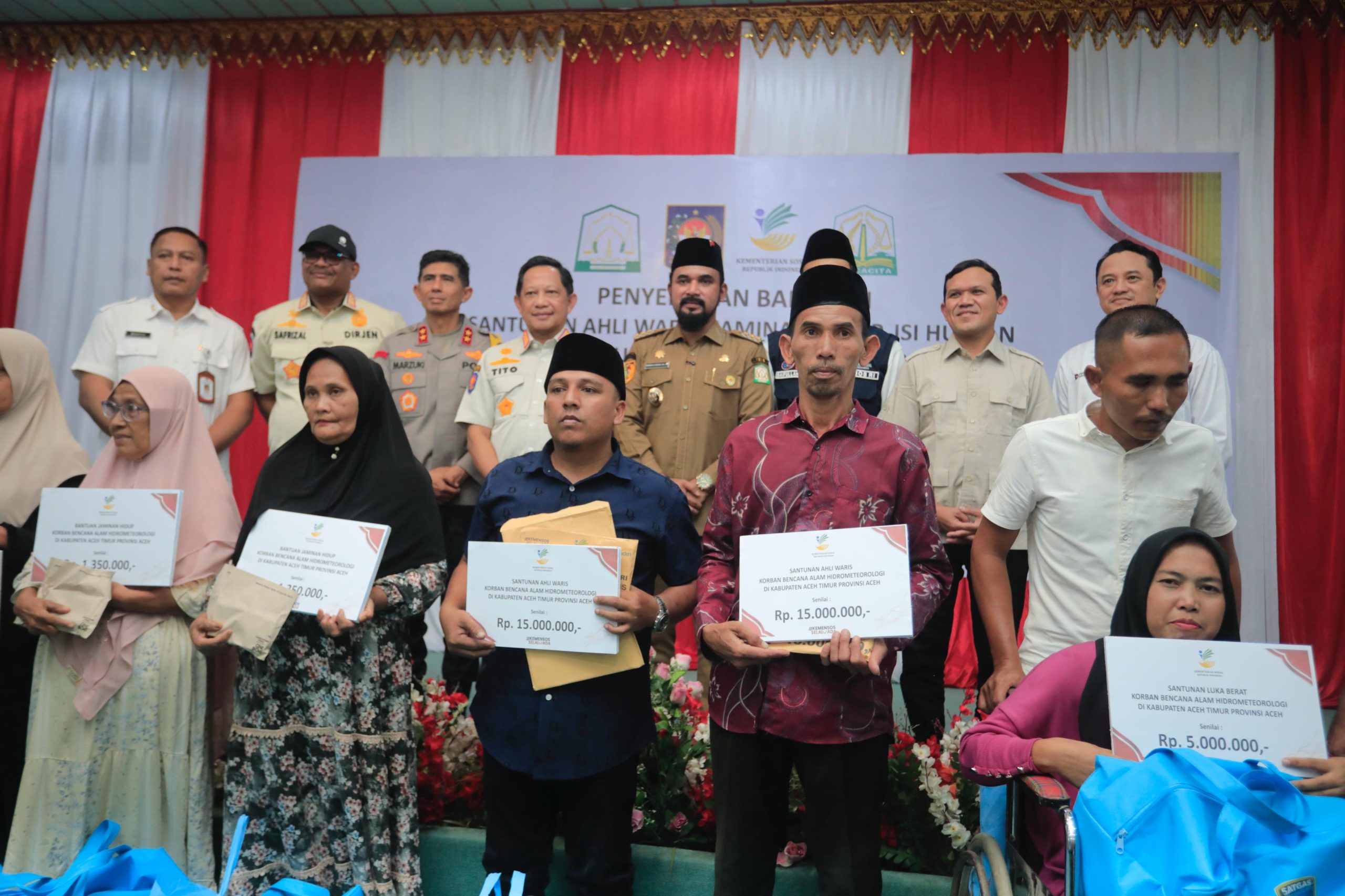 Wagub Aceh Bersama Mendagri dan Mensos Serahkan Bantuan untuk Korban Bencana Aceh Timur