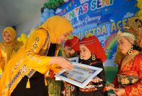 Mukarramah Fadhlullah lepas siswa TK B Pertiwi, tekankan peran keluarga sebagai pendidikan utama anak, Selasa 09/06/2026.