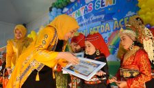 Mukarramah Fadhlullah lepas siswa TK B Pertiwi, tekankan peran keluarga sebagai pendidikan utama anak, Selasa 09/06/2026.