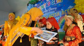 Mukarramah Fadhlullah lepas siswa TK B Pertiwi, tekankan peran keluarga sebagai pendidikan utama anak, Selasa 09/06/2026.