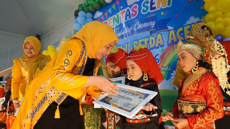 Mukarramah Fadhlullah lepas siswa TK B Pertiwi, tekankan peran keluarga sebagai pendidikan utama anak, Selasa 09/06/2026.