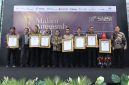 Sekda Aceh Nasir Syamaun terima Anugerah SMSI Tokoh Inspiratif Nasional 2026. Capaian RB predikat A-, IDI tertinggi Sumatera & PON 6 besar jadi dasar apresiasi, Kamis 18/06/2026.