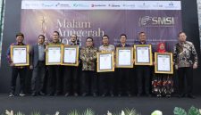 Sekda Aceh Nasir Syamaun terima Anugerah SMSI Tokoh Inspiratif Nasional 2026. Capaian RB predikat A-, IDI tertinggi Sumatera & PON 6 besar jadi dasar apresiasi, Kamis 18/06/2026.