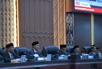 Sekda Aceh M. Nasir hadiri Paripurna DPRA Senin 22/6/2026. Rapat pimpin Wakil Ketua Ali Basrah setujui 3 Raqan inisiatif DPRA: Syariat Islam lewat Fardhu Ain & Baca Tulis Al-Qur’an, Pertambangan Mineral & Batubara, serta Penyelamatan Generasi Aceh. Ketiganya resmi ditetapkan jadi Raqan usul inisiatif DPRA.