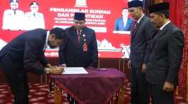 Gubernur Mualem lantik Dr. Misran Fuadi S.Ag., MAP sebagai Kepala Dinas Syariat Islam Aceh. Diharapkan kuatkan implementasi syariat & pelayanan publik untuk masyarakat Aceh, Selasa 23/06/2026.