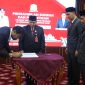 Gubernur Mualem lantik Dr. Misran Fuadi S.Ag., MAP sebagai Kepala Dinas Syariat Islam Aceh. Diharapkan kuatkan implementasi syariat & pelayanan publik untuk masyarakat Aceh, Selasa 23/06/2026.