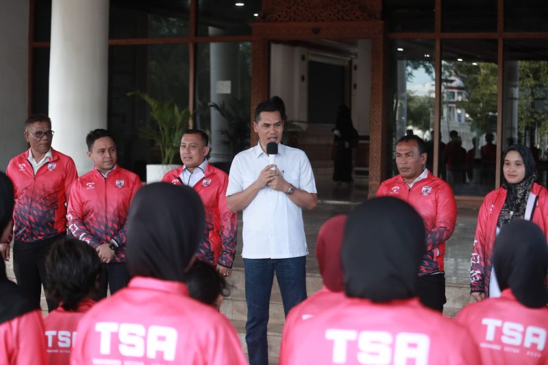 Sekda Aceh M. Nasir resmi lepas kontingen Taekwondo Setda Aceh (TSA) menuju Sumatera Utara untuk National Taekwondo Championship 2026, Rabu 24/06/2026 di Lobi Setda Aceh. 