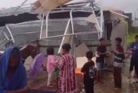 Kondisi salah satu unit Hunian Sementara (Huntara) di Desa Gedumbak, Kecamatan Langkahan, Aceh Utara, yang mengalami kerusakan pascaditerjang hujan dan angin kencang, Selasa (2/6/2026).