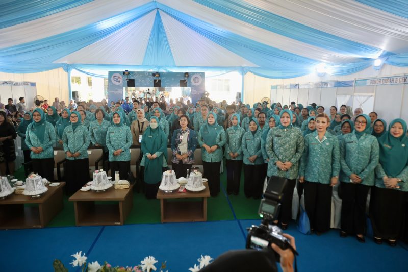 Ketua TP PKK Aceh Ny. Marlina Muzakir menghadiri pembukaan Hari Kesatuan Gerak PKK Nasional ke-54 dan HUT Dekranas ke-46 di Hotel Claro Makassar, Kamis 9/7/2026. 