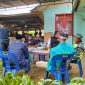 Babinsa Koramil 07/Atu Lintang Kodim 0106/Aceh Tengah, Sertu Moh. Muhni melaksanakan komunikasi sosial (Komsos) bersama warga di Desa Atu Lintang, Kecamatan Atu Lintang, Kabupaten Aceh Tengah, Sabtu (25/7/2026).(Dok:Ist)