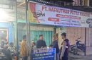 Kanit Samapta Polsek Bandar saat melaksanakan patroli humanis dan menyampaikan pesan kamtibmas kepada masyarakat di salah satu lokasi usaha di Kecamatan Bandar, (25/7/2026) malam.(Dok:Ist)