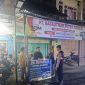 Kanit Samapta Polsek Bandar saat melaksanakan patroli humanis dan menyampaikan pesan kamtibmas kepada masyarakat di salah satu lokasi usaha di Kecamatan Bandar, (25/7/2026) malam.(Dok:Ist)