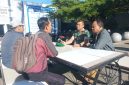 Sertu Johari, Babinsa Koramil 01/Lut Tawar, saat melaksanakan komunikasi sosial bersama tokoh masyarakat di Desa Merah Mersah, Senin (27/07/2026).(Dok:Ist)