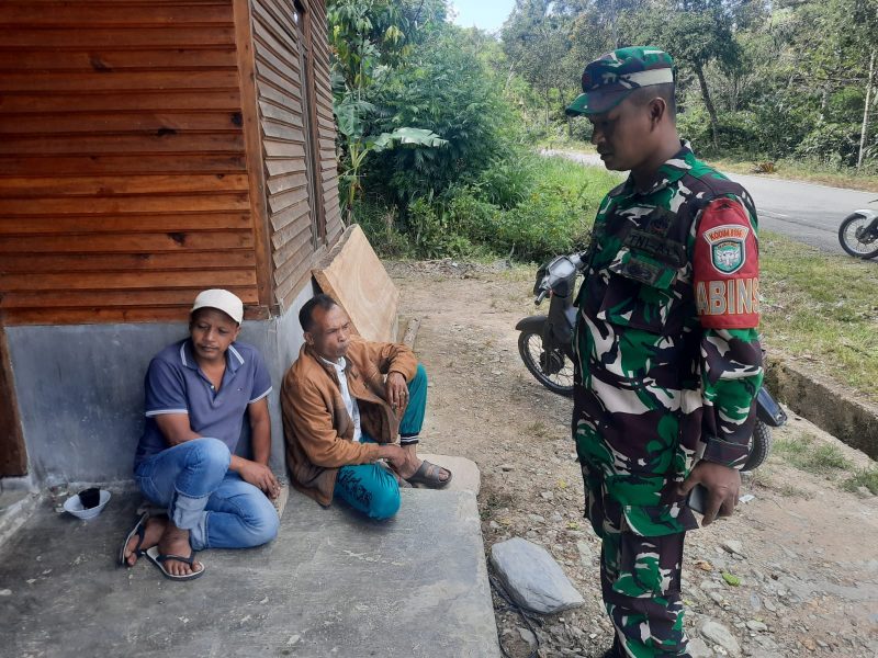 Koptu Armaya, saat melaksanakan komunikasi sosial bersama warga, Selasa (28/7/2026).Foto.dok:Ist