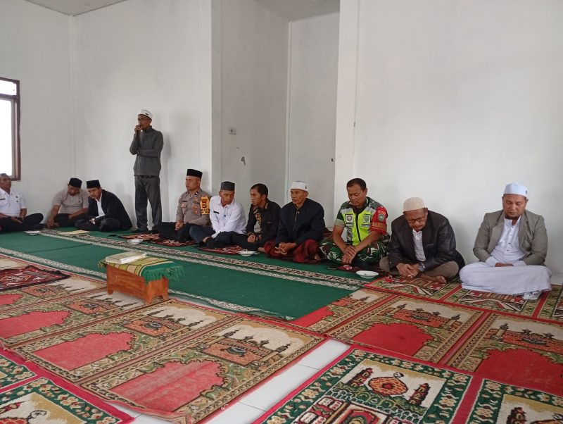 Prosesi pengukuhan Imam Kampung Bahagie Bertona periode 2026–2031 di Kecamatan Bandar, Kabupaten Bener Meriah, Rabu (29/7/2026), dihadiri unsur pemerintah, aparat, dan tokoh masyarakat setempat.foto.Dok:Ist