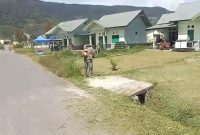 Personel Koramil 06/Jagong membersihkan lingkungan Makoramil di Desa Jeget Ayu, Kecamatan Jagong Jeget, Aceh Tengah, Rabu (29/7/2026), dalam rangka menyambut HUT RI ke-81.Foto.Dok: Ist