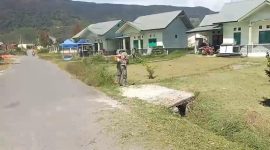 Personel Koramil 06/Jagong membersihkan lingkungan Makoramil di Desa Jeget Ayu, Kecamatan Jagong Jeget, Aceh Tengah, Rabu (29/7/2026), dalam rangka menyambut HUT RI ke-81.Foto.Dok: Ist