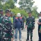 Pangdam IM Mayjen TNI Joko Hadi Susilo, S.I.P. didampingi Dandim 0106/Aceh Tengah Letkol Czi Rudy Haryanto saat meninjau lokasi sinkhole (30/7/2026).Foto.Dok:Ist