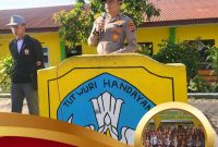 Ket Foto: Kapolsek Bandar Polres Bener Meriah IPTU Dede Moerdhany, S.H., saat menjadi pembina upacara bendera di SMA Negeri 1 Bandar, Kecamatan Bandar, Senin (31/8/2026).dok: Ist 
