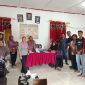 Pemerintah Kampung Kala Nempan bersama ibu-ibu kader, pemuda, dan aparatur desa saat berkumpul di kantor desa dalam rangka persiapan menyambut HUT ke-81 Kemerdekaan Republik Indonesia di Kecamatan Bandar, Kabupaten Bener Meriah, Senin (3/8/2026).foto.(dok: Rahmat Ramadhan)