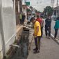 Ket Foto: Kapolsek Bandar IPTU Dede Moerdhany, S.H., bersama personel dan warga saat melakukan pembersihan lingkungan Meunasah An-Nur,(7/8/2027).(Dok:Ist)