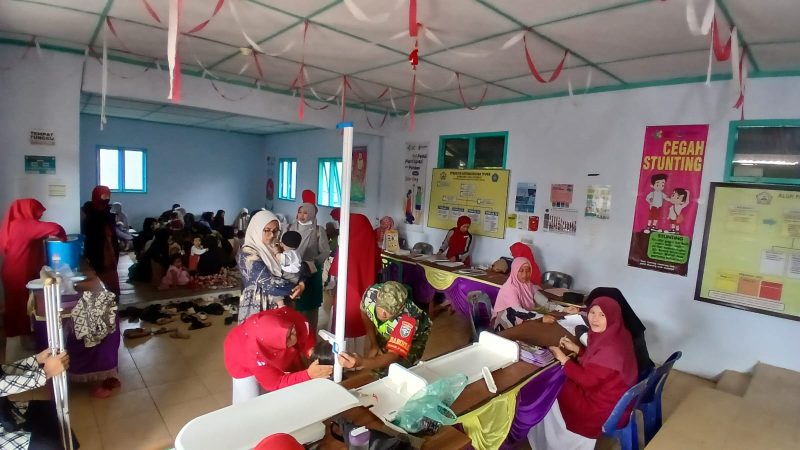 Babinsa Koramil 01/Bandar Sertu Sugianto,hadiri posyandu di Desa Jadi Sepakat 
