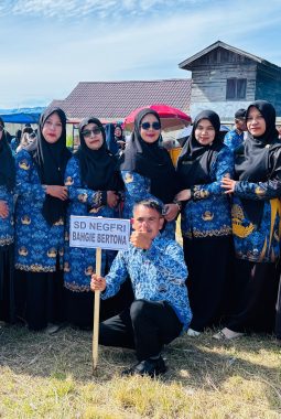 Kepala Sekolah, Dewan Guru dan Staf SD Negeri Bahgie Bertona Ucapkan HUT RI ke-81