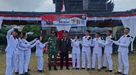 Ket Foto: Anggota Paskibra Bandar foto bersama pelatih usai pelaksanaan upacara penurunan bendera HUT RI ke - 81, (17/8/2026) sore.(Dok: Rahmat Ramadhan)
