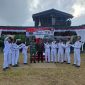 Ket Foto: Anggota Paskibra Bandar foto bersama pelatih usai pelaksanaan upacara penurunan bendera HUT RI ke - 81, (17/8/2026) sore.(Dok: Rahmat Ramadhan)