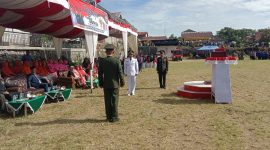 Ket foto: Kapolsek Bandar IPTU Dede Moerdhany, S.H., saat memimpin upacara penurunan Bendera Merah Putih HUT RI ke-81 di Kecamatan Bandar, Bener Meriah, (17/8/2026).(Dok:Ist)