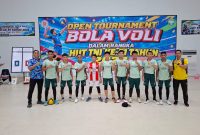 Tim bola voli berfoto bersama sebelum mengikuti Open Tournament Bola Voli dalam rangka memperingati HUT ke-81 TNI Tahun 2026.dok:Ist