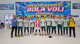 Tim bola voli berfoto bersama sebelum mengikuti Open Tournament Bola Voli dalam rangka memperingati HUT ke-81 TNI Tahun 2026.dok:Ist